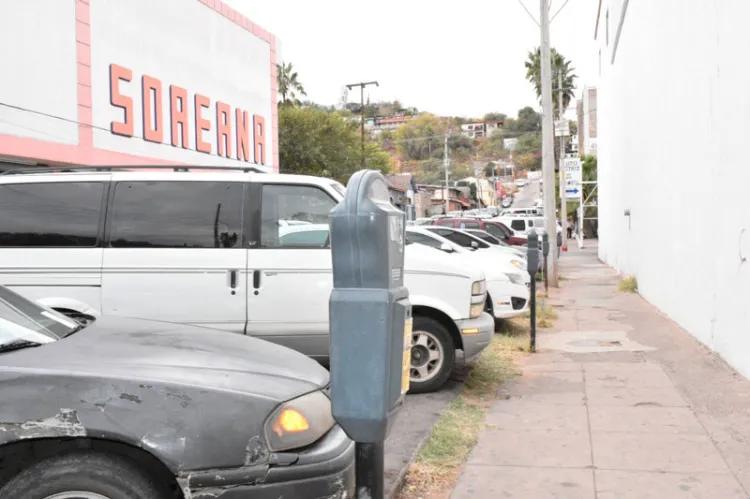 Ofrecen pago mensual por uso de estacionamientos