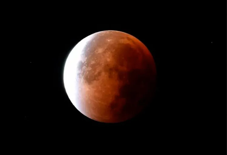 Así se vio el eclipse lunar parcial más largo del siglo en el mundo