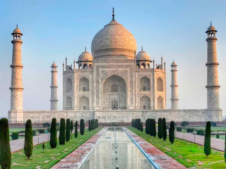 Construye copia del Taj Mahal en señal de amor a su esposa