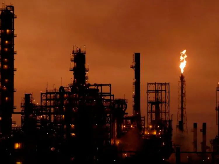 Refinerías de Pemex producen más combustóleo que gasolinas en el país