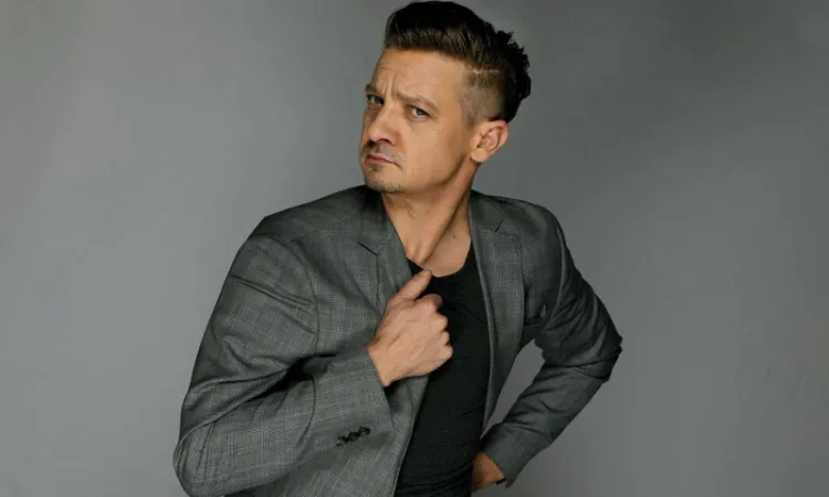 Jeremy Renner se siente abuelo en Marvel