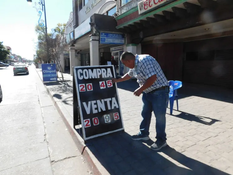 Baja la demanda de la divisa verde en las casas de cambio