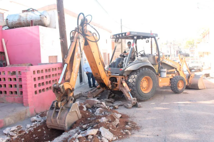 Brindan mantenimiento a la red de distribución del agua