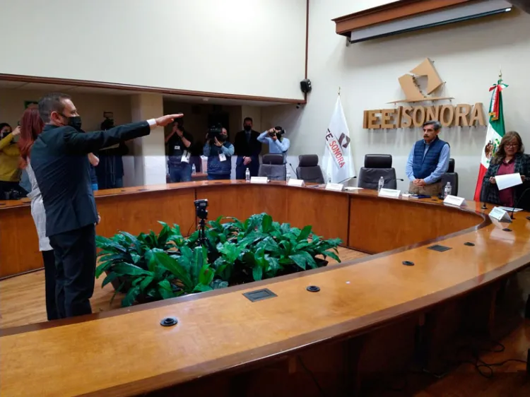 Protesta presidente en Observatorio de Participación Política de la Mujer