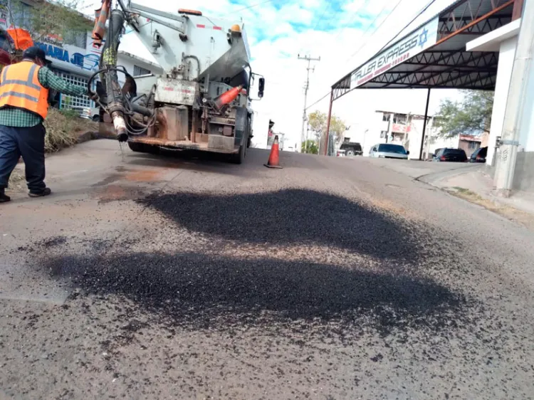 Mantienen el programa de bacheo en todas las colonias