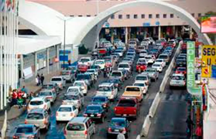 Aumenta el cruce vehicular en las garitas internacionales