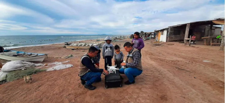 Buscan a joven pescador que se hundió en Bahía de Kino