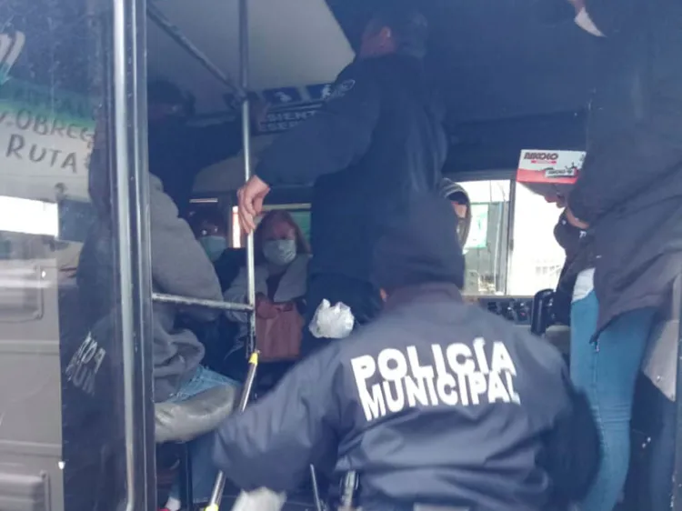 Supervisan cumplimiento de cubrebocas en transporte