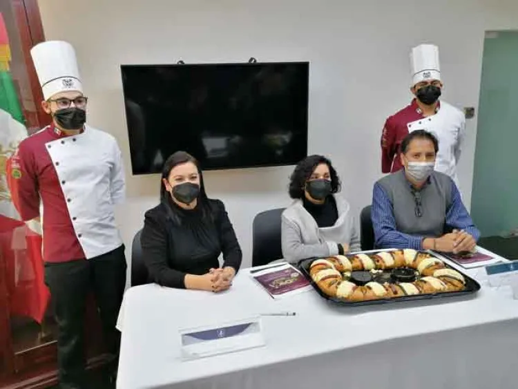 Alistan celebrar Día de Reyes compartiendo una mega rosca