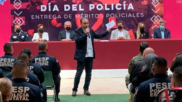 Reconoce el gobernador el trabajo de los policías