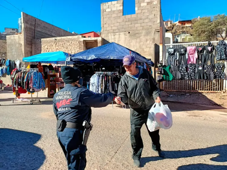 Recorren los tianguis para concientizar a la población