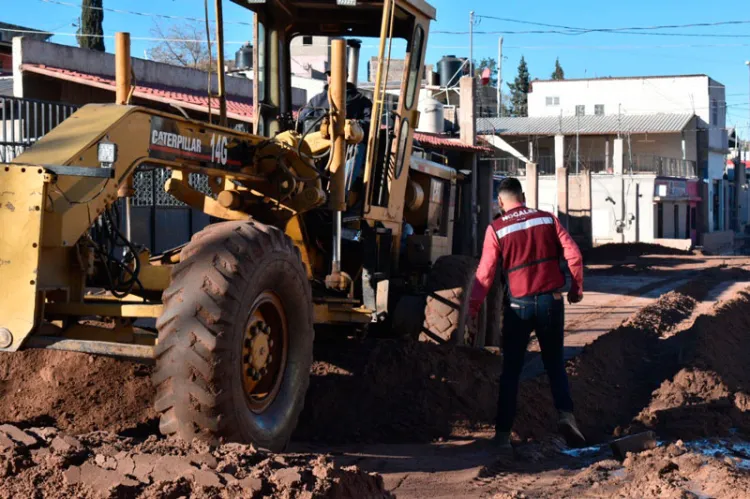 Atienden reportes ciudadanos para raspado de las vialidades