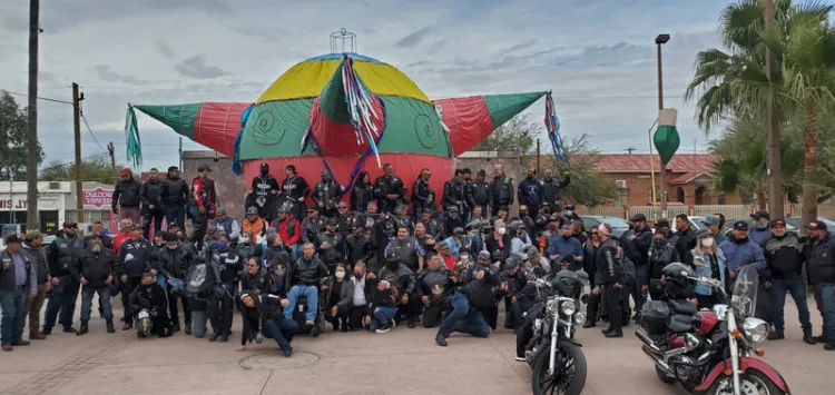 Apoyan motoristas con silla de ruedas a residente de Santa Ana