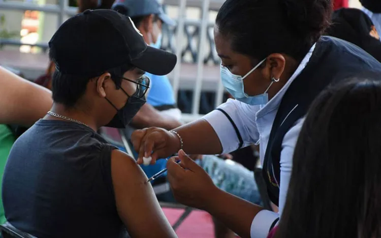 Arranca aplicación de segunda dosis a jóvenes de 15 a 17 años