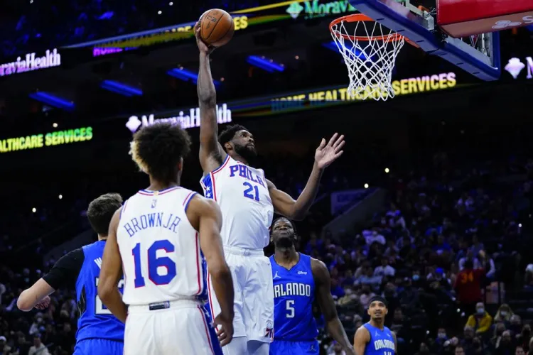 Embiid consigue 50 puntos