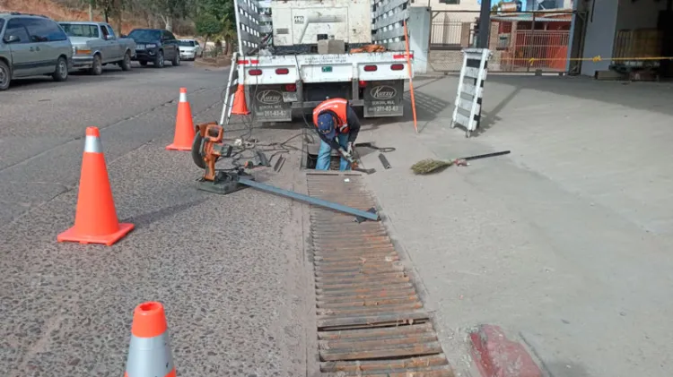 Brindan mantenimiento al drenaje pluvial de la ciudad