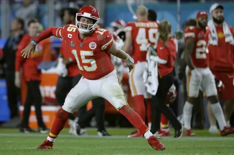 Mahomes escribe su historia