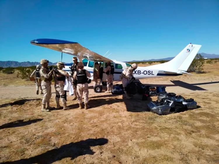 Aseguran avioneta con 338 kilos de drogas en Puerto Peñasco