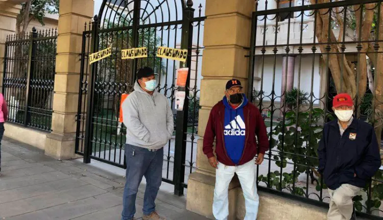 Bloquean palacio municipal de Hermosillo