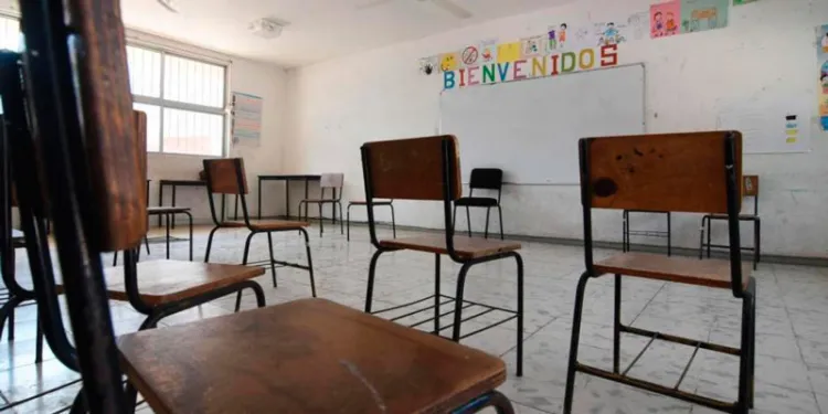 Continúa sanitización de escuelas