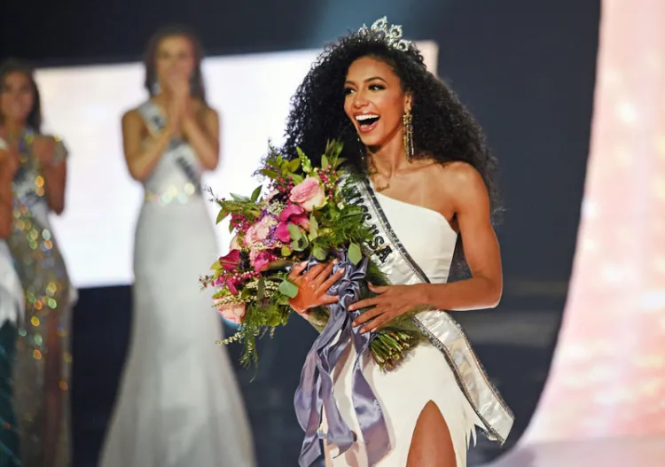 La ex Miss USA Cheslie Kryst fallece a los 30 años