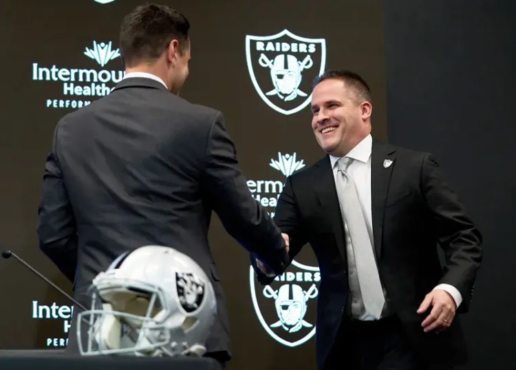 Raiders presenta head coach