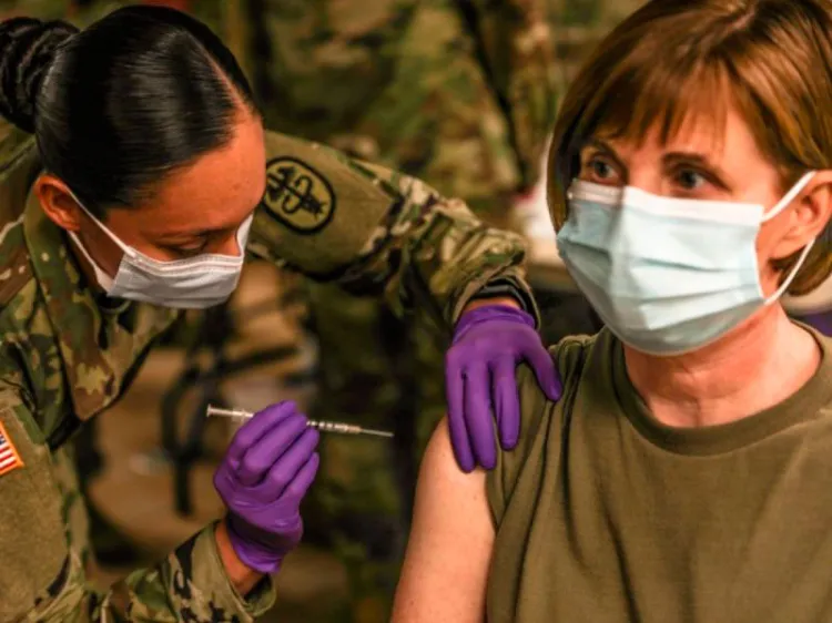 Ejército de EU comienza despido de soldados que rechazan vacuna anticovid