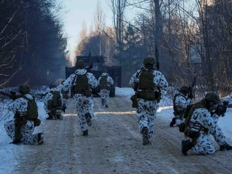 Rusia invade Ucrania, toma control de Chernóbil
