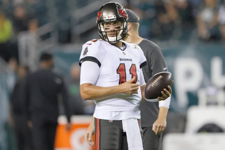 Coach de Bucs  apoya a Gabbert