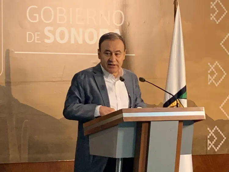 Alistan entrega de becas para estudiantes de Sonora