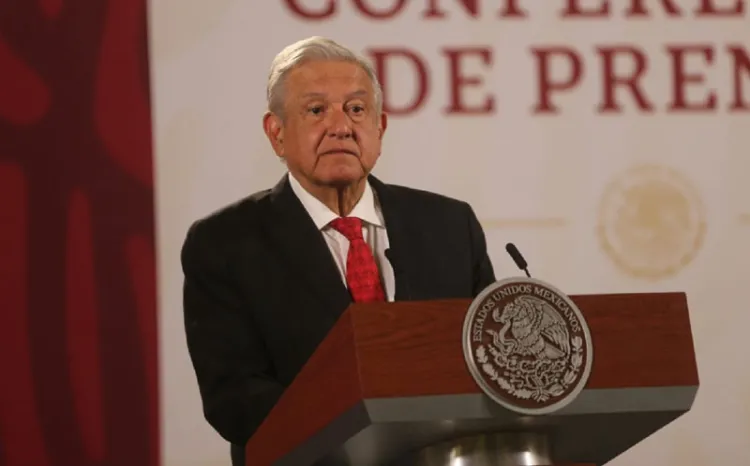 AMLO acusa que personas alistan “marros, sopletes y bombas molotov” para marcha del 8M