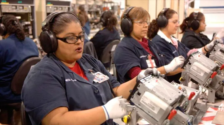 Fuerza laboral femenina significa 50% en industria de Nogales