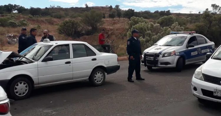 Taxista alcoholizado provoca choque