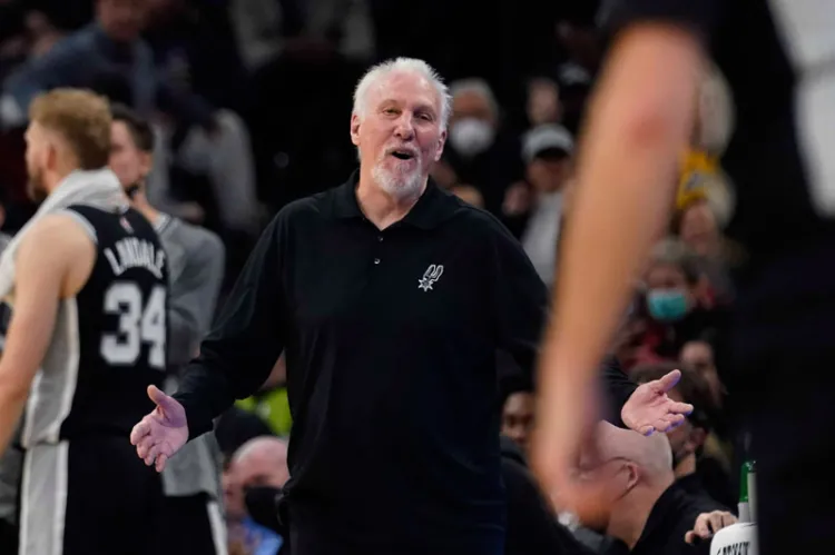 Popovich acaricia récord