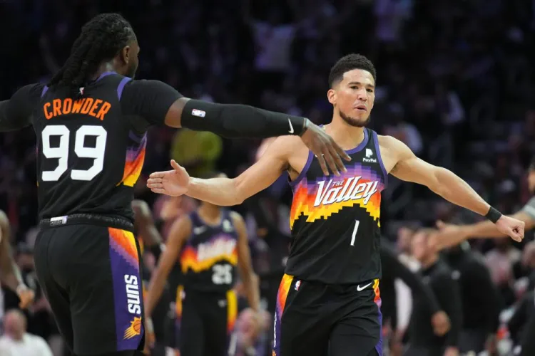 Soles apalea a los Lakers