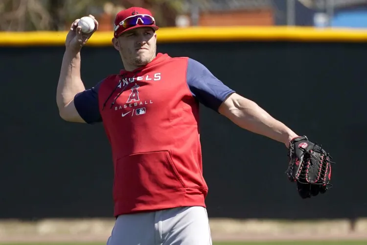 Trout quiere seguir en CF