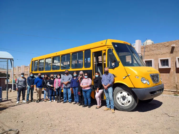 Entregan transporte escolar al Centro de Atención Múltiple