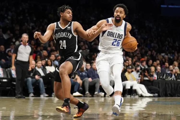 Dinwiddie da triunfo a Mavericks