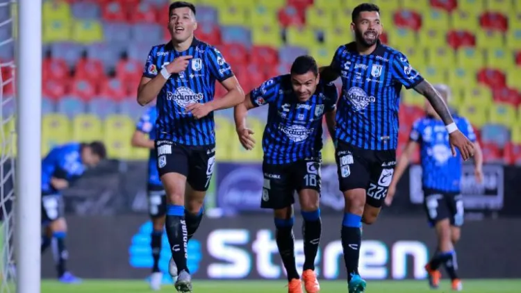 Gallos gana sin público