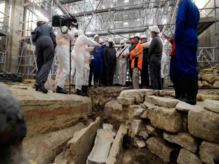 Antiguo sarcófago es encontrado bajo la catedral de Notre Dame en París