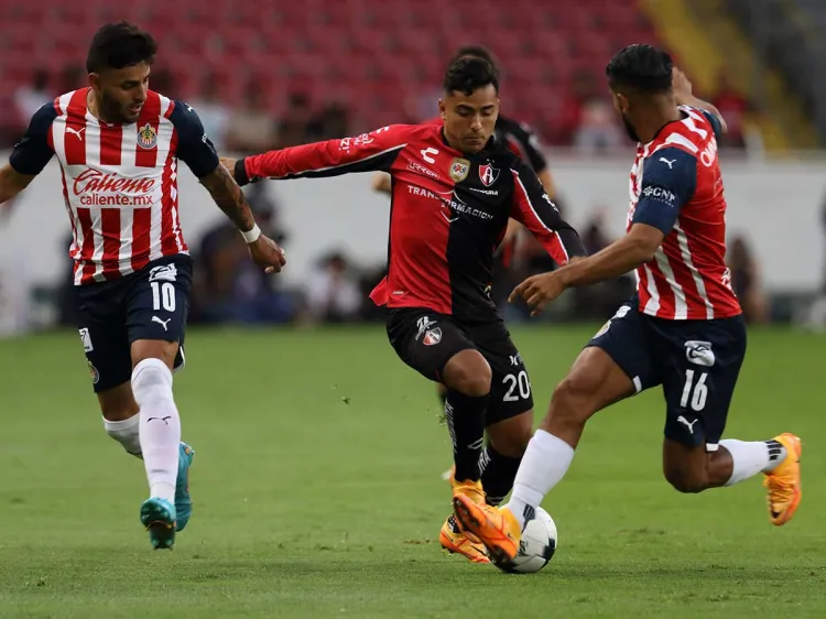 Atlas arrebata punto a Chivas