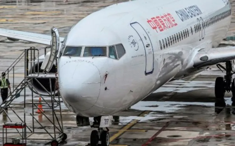 Avión con 132 pasajeros se estrella en China