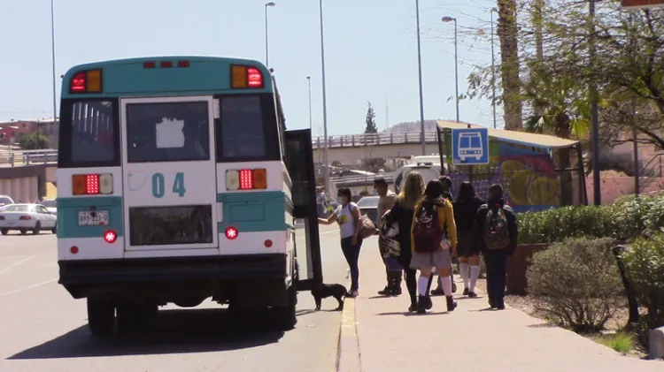 Verifican regidores rutas de camiones a centros escolares