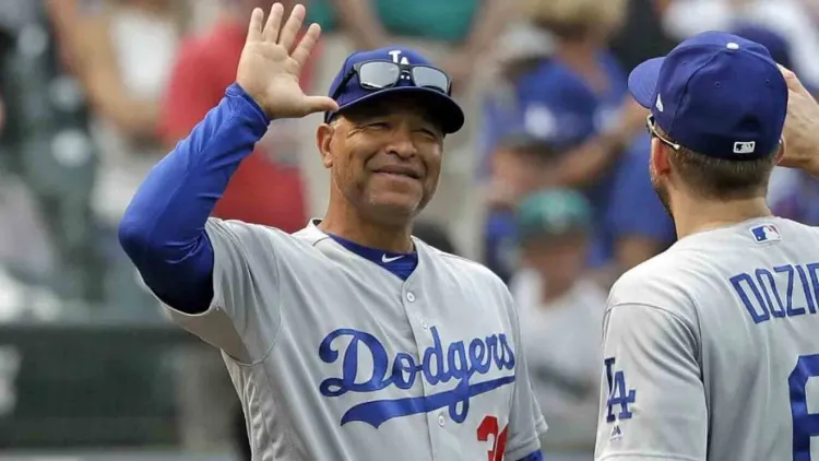 Dodgers amarra a Dave Roberts