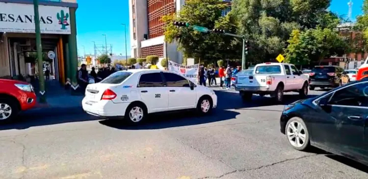 Bloquean centro de Hermosillo