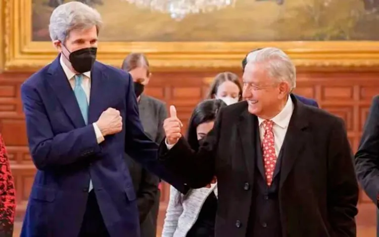 Recibe AMLO en Palacio Nacional a John Kerry y empresarios de EU