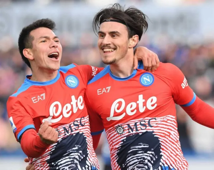 Napoli alcanza liderato