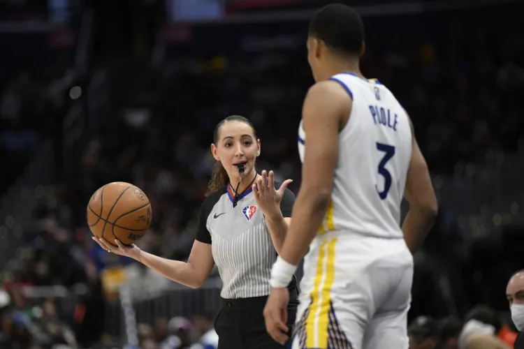 Piensa la NBA  en centenario