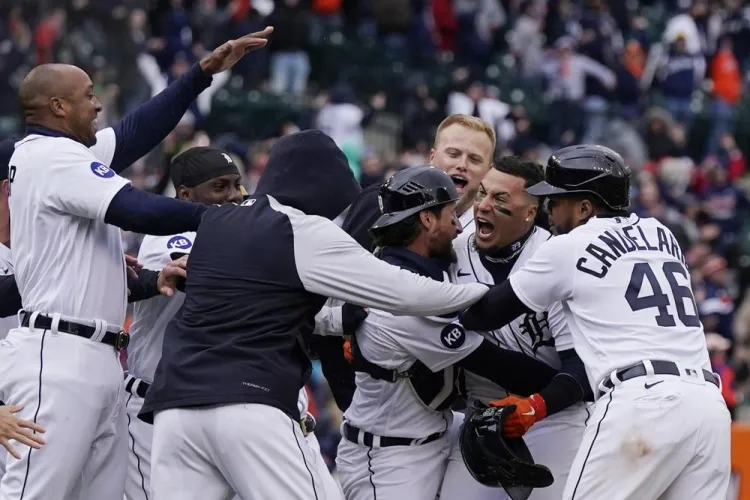 Báez da gane a los Tigres