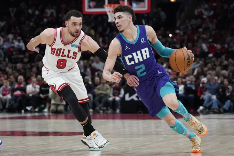 Hornets supera a los Toros